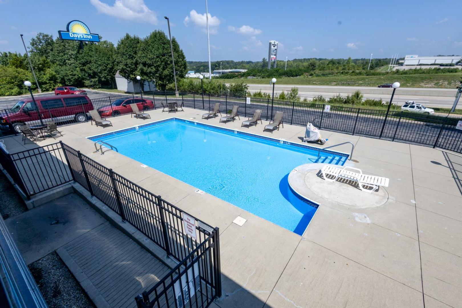 Days Inn By Wyndham Dayton Huber Heights Northeast Экстерьер фото